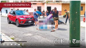 AUTOMÓVIL LOS MANDA A V0LAR; motociclista queda lesi0nado