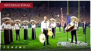 Mariachi mexicano interpreta el himno de Estados Unidos antes del Falcons vs. Packers