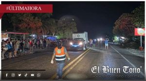 Camioneta de Farmacias Similares choca contra motociclista en Tierra Blanca