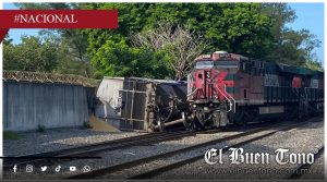 Vagón de Ferromex se descarrila y termina contra una barda en Veracruz