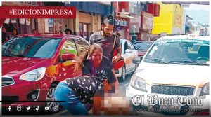 Pelea de verduleras; dejan chanclas y huaraches tirados