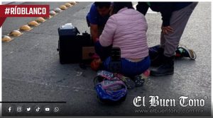 Menor resulta lesionado tras caer de motocicleta en Río Blanco