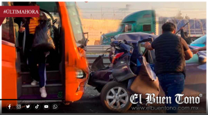 AUTOBÚS CON MAESTROS APLASTA AUTOMÓVIL EN LA AUTOPISTA PUEBLA-CÓRDOBA