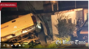 CAMIONETA SE ESTRELLA CONTRA UNA VIVIENDA EN HUATUSCO