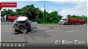 TRAILERO FRUSTRA PRESUNTO ASALTO Y EMBISTE DOS CAMIONETAS EN LA JÁLTIPAN-ACAYUCAN