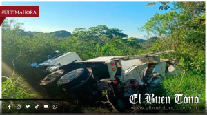 VUELCA CAMIÓN REVOLVEDORA EN EL LIBRAMIENTO DE COATEPEC