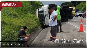 Se vuelca tráiler en la autopista Córdoba-Veracruz