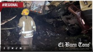 Tractocamión sale de la autopista y provoca fuga de combustible en Nogales