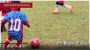 Expulsan a niño de 3 años de una liga de futbol por ser “demasiado bueno”
