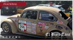 Un “Vochito” destaca entre los autos de lujo en la Carrera Panamericana 2026