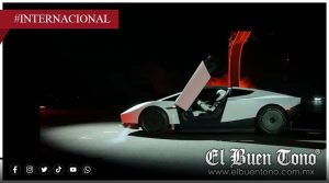 ¿Llegaron los autos voladores? El nuevo Tesla Roadster causa sensación