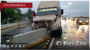 Se estrella tráiler contra muro de contención sobre la Córdoba-Orizaba